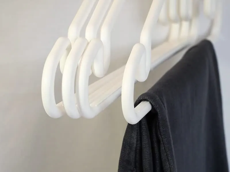 CLOTHES HANGERS 6 PK